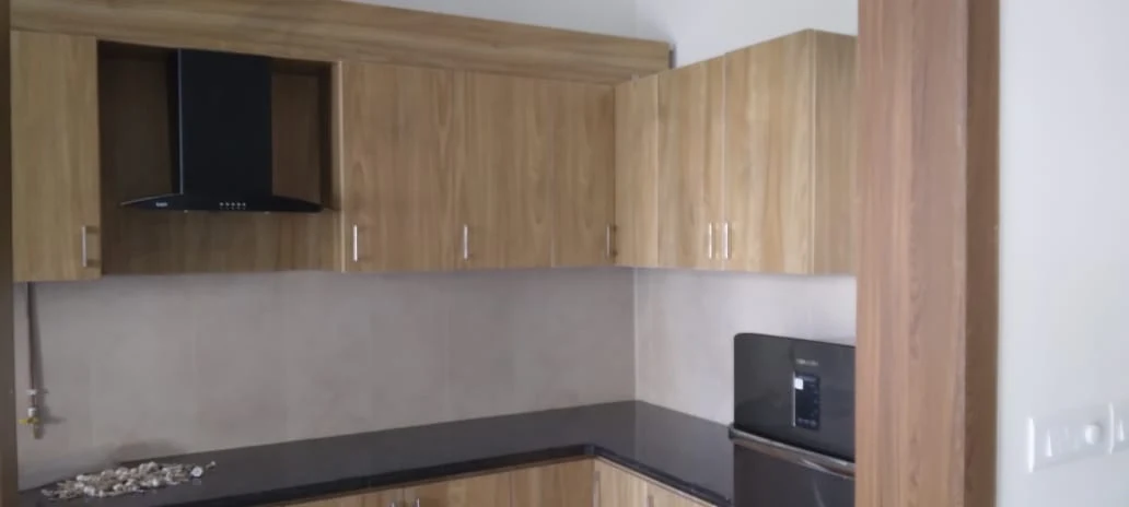 Kitchen cabinetry, worktop and wall finishes